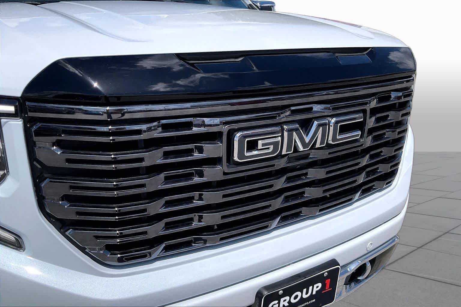 Used 2026 Glacier White Tricoat GMC Denali Ultimate image 30