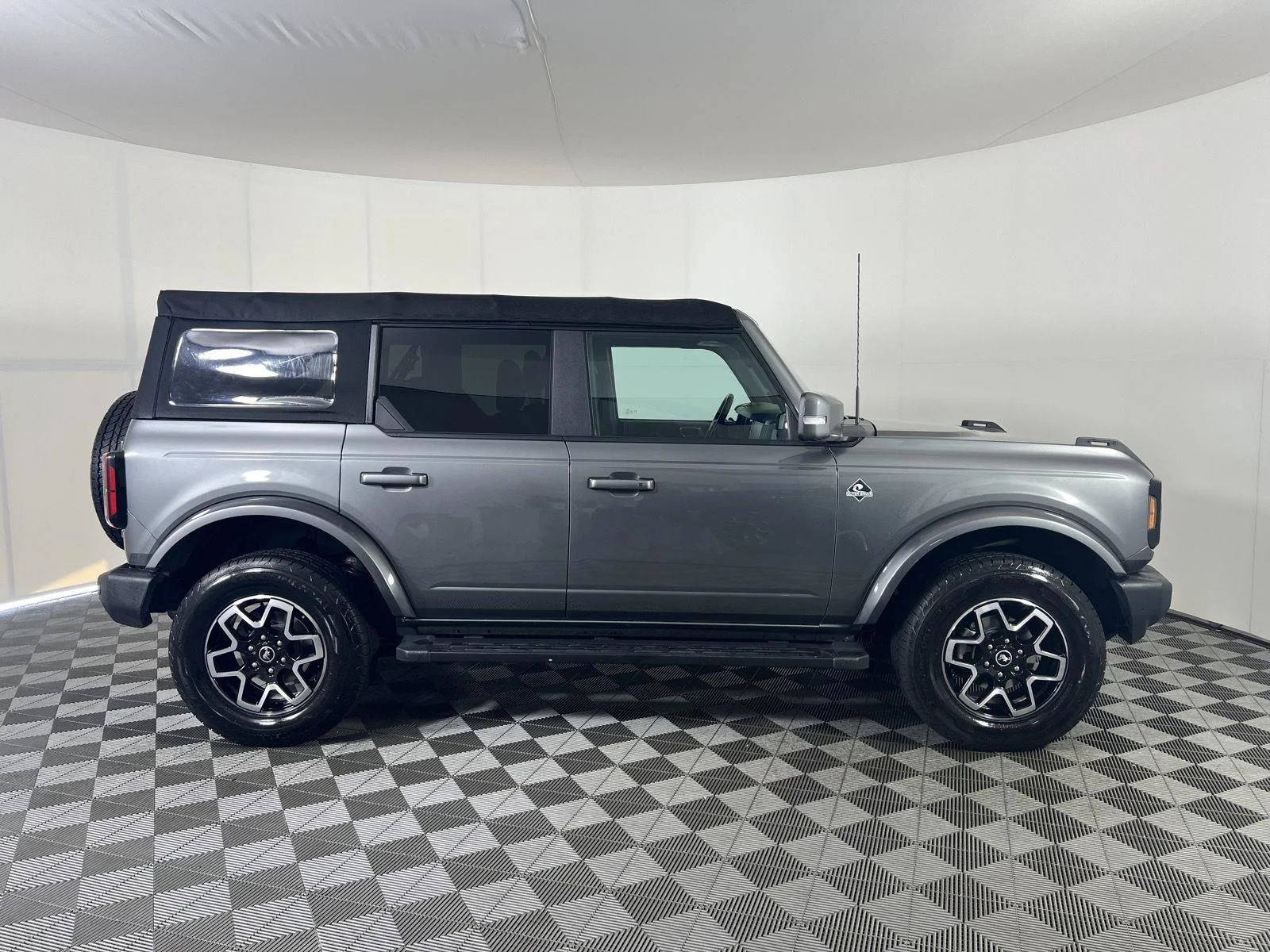 Used 2022 Gray Metallic Ford Outer Banks image 3