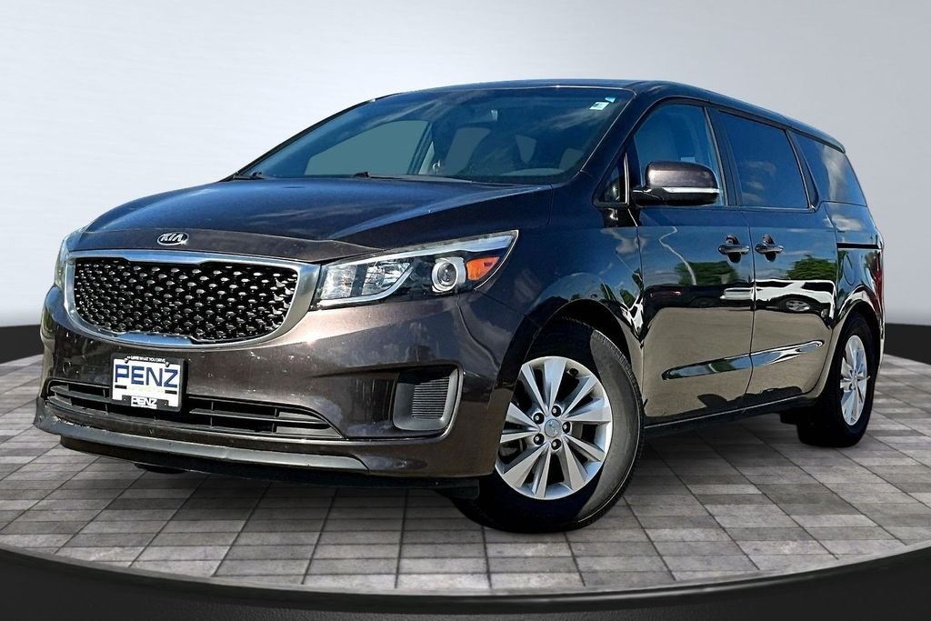 2017 Kia Sedona LX's photo