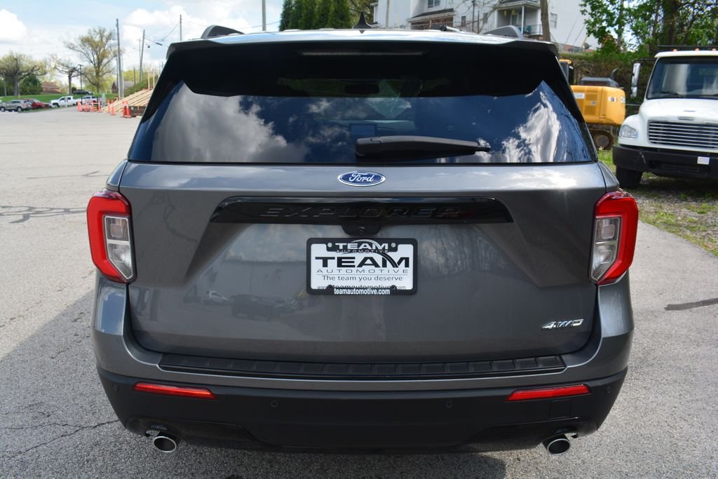 Used 2023 Gray Ford ST-Line image 6