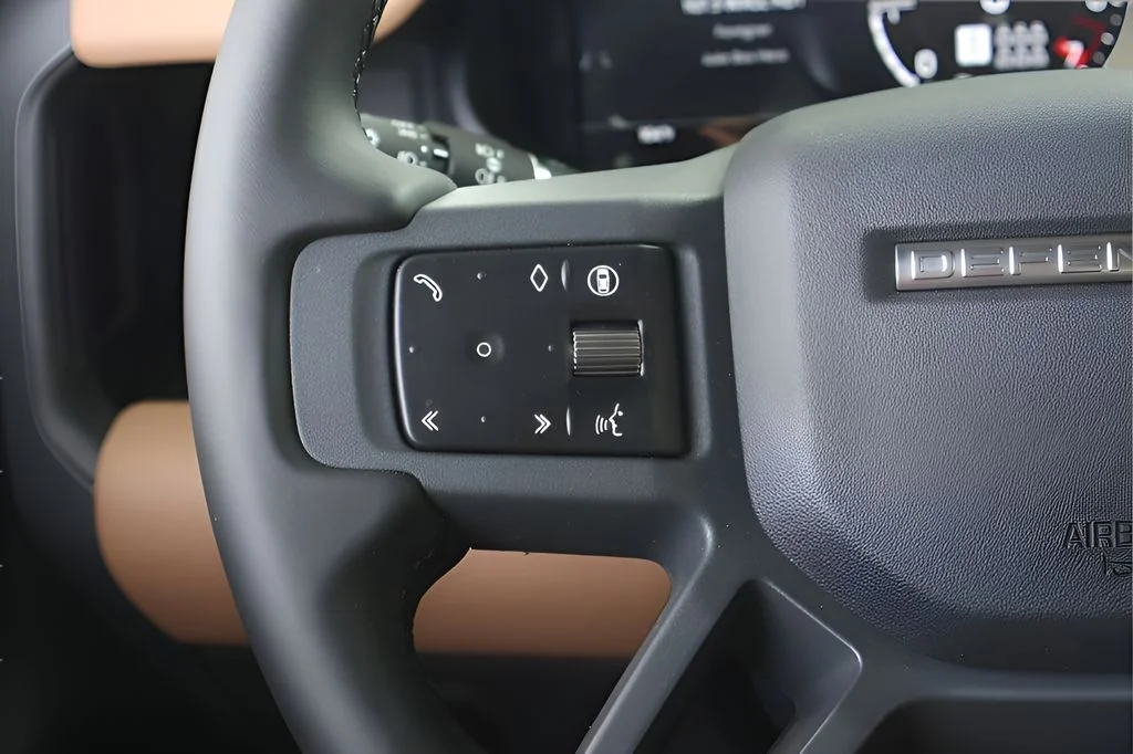 New 2026 Woolstone Green Land Rover X-Dynamic SE image 19