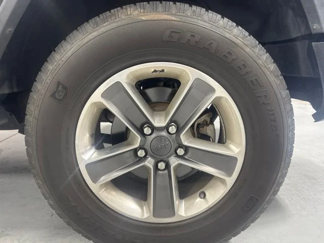 Used 2020 Black Jeep Unlimited Sahara image 9