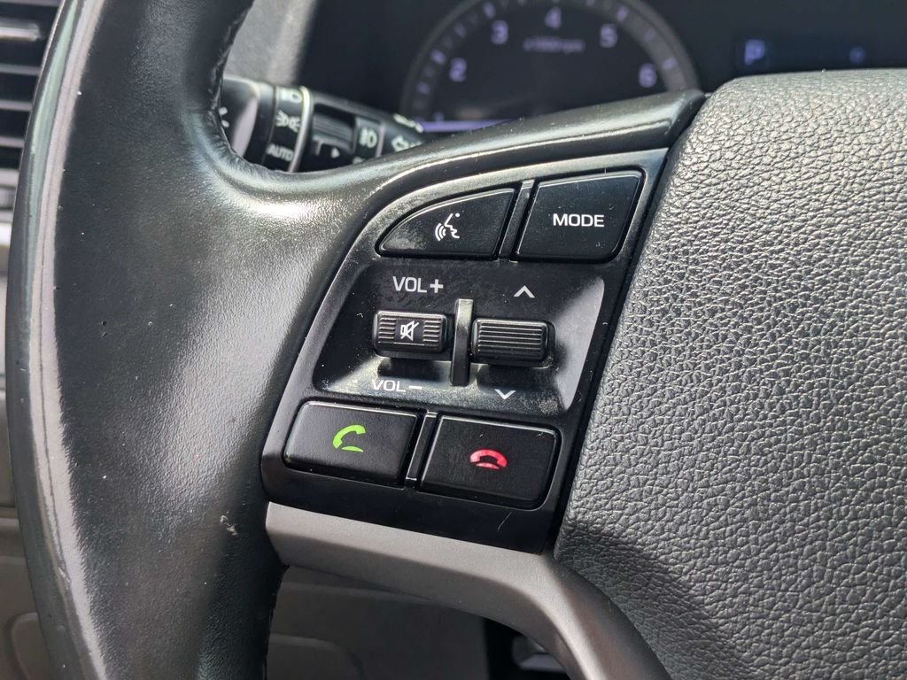Used 2018 Red Hyundai SEL Plus image 25