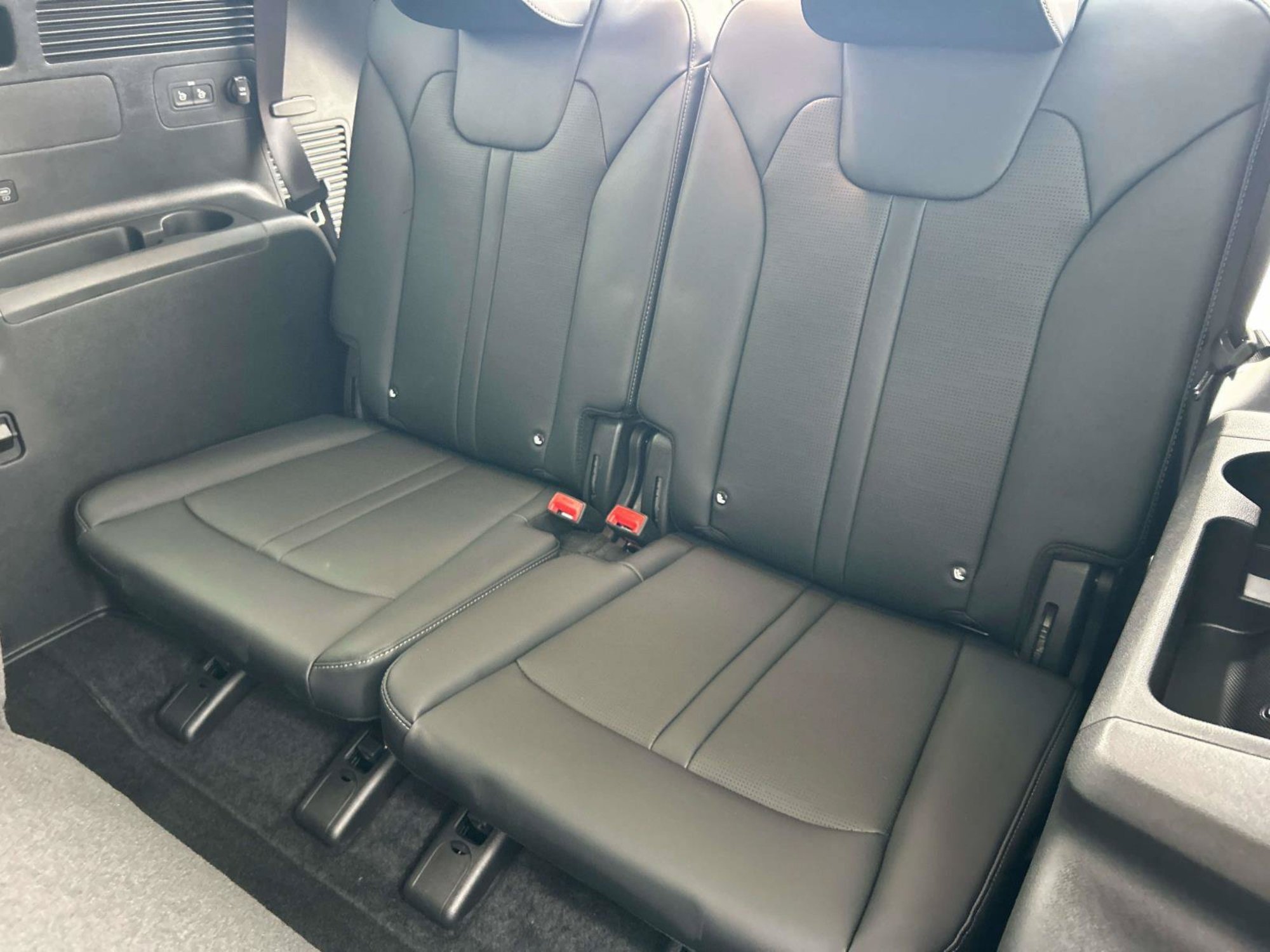 New 2026 Snow White Pearl Kia EX image 16