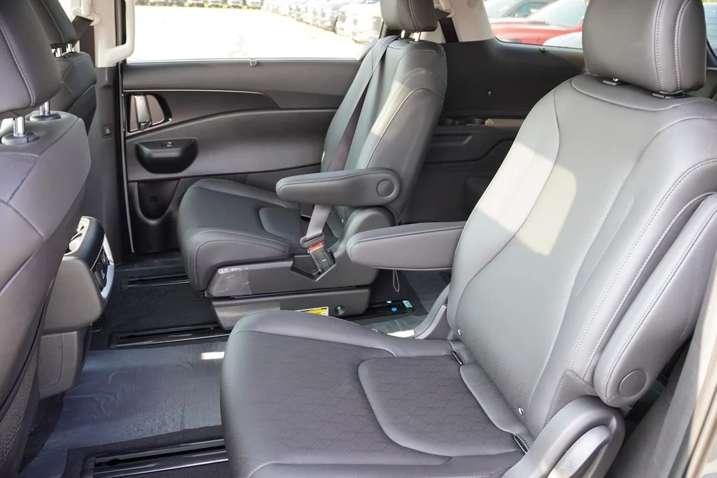 2027 Kia Carnival SX - Photo 11