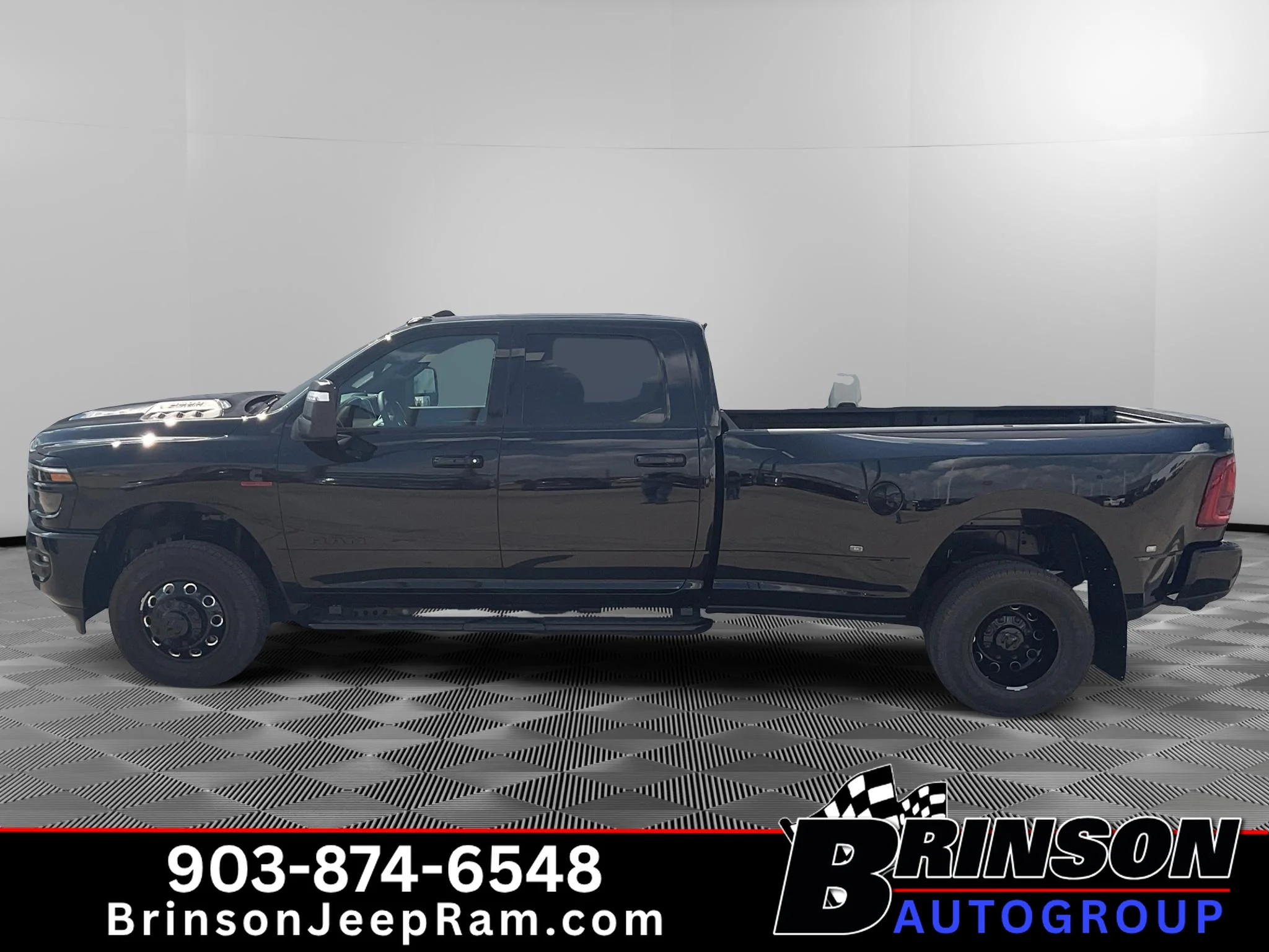 New 2026 Diamond Black Crystal Pearl-Coat Exterior Paint RAM Laramie image 3