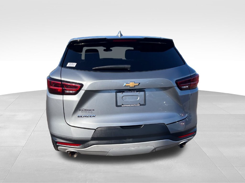 Used 2025 Gray Chevrolet LT image 4