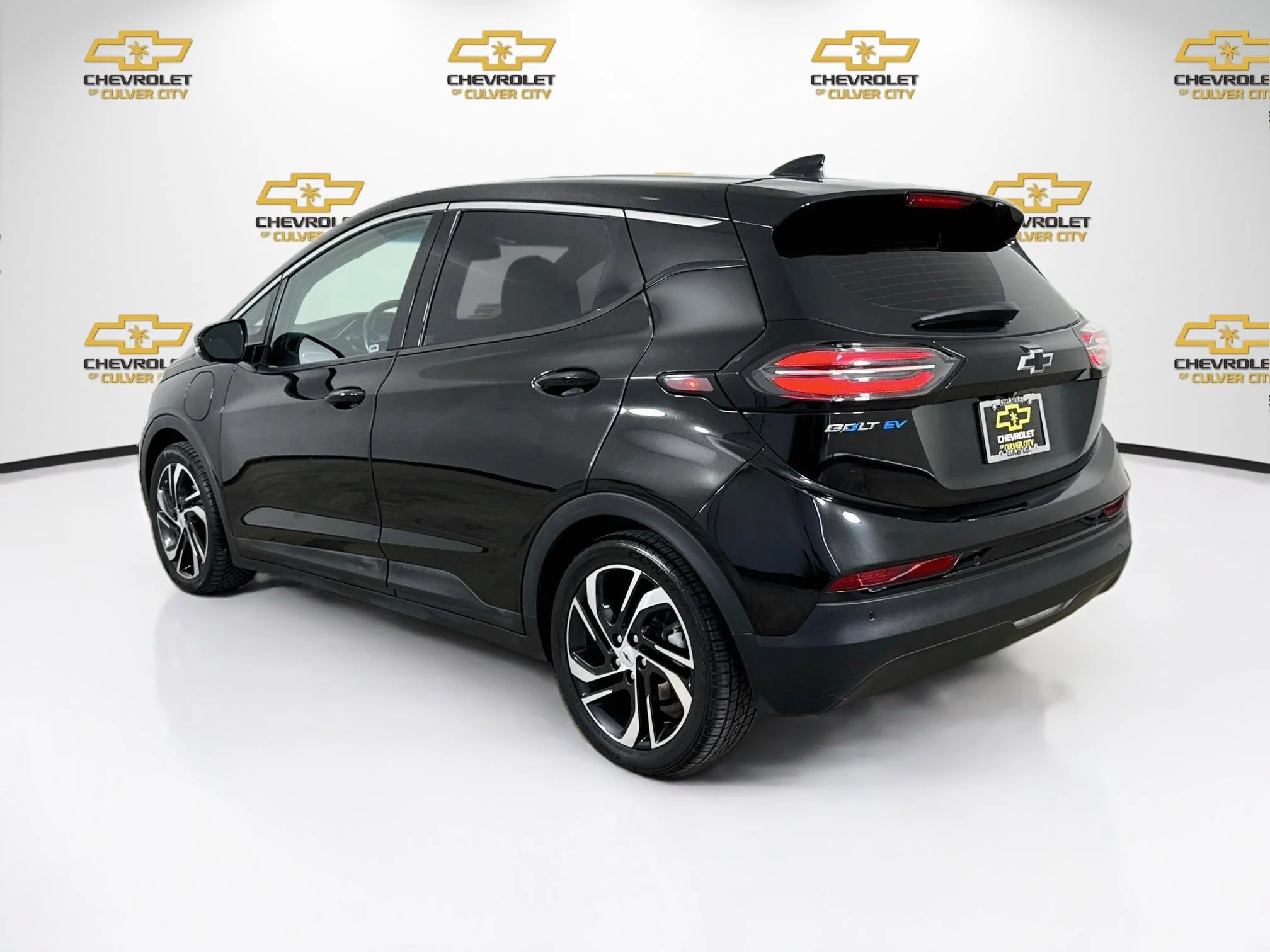 Used 2023 MOSAIC BLACK METALLIC Chevrolet 2LT image 6