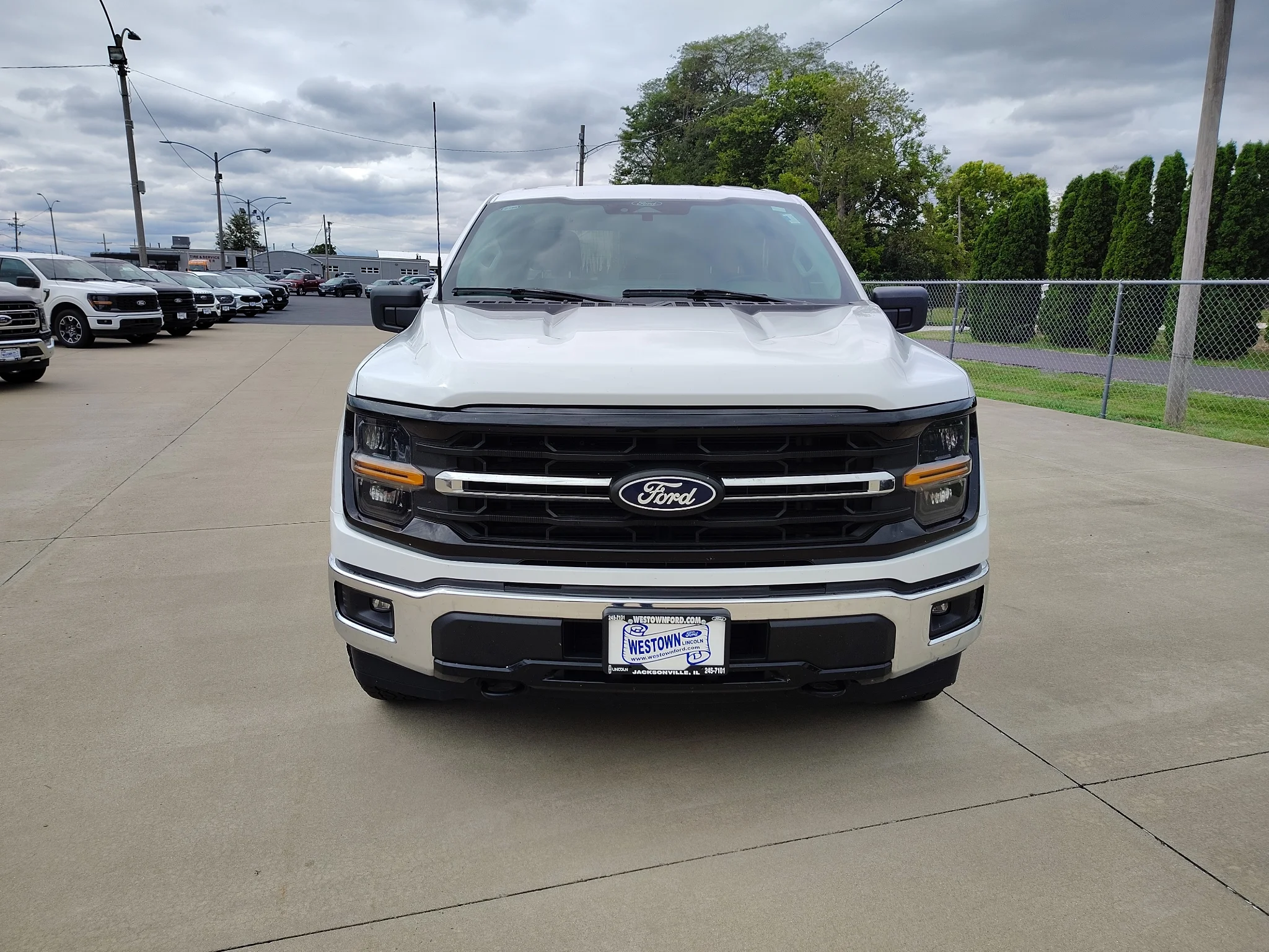 Used 2025 Oxford White Ford XLT image 9