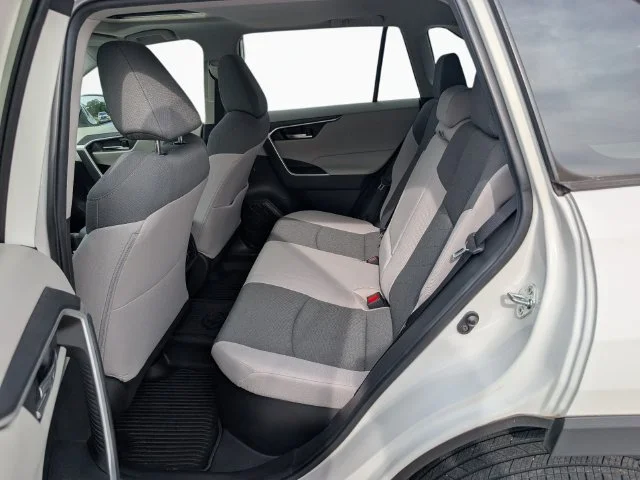 Used 2022 White Toyota XLE image 10