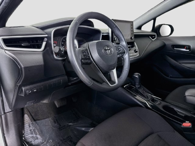 Used 2022 White Toyota SE image 19