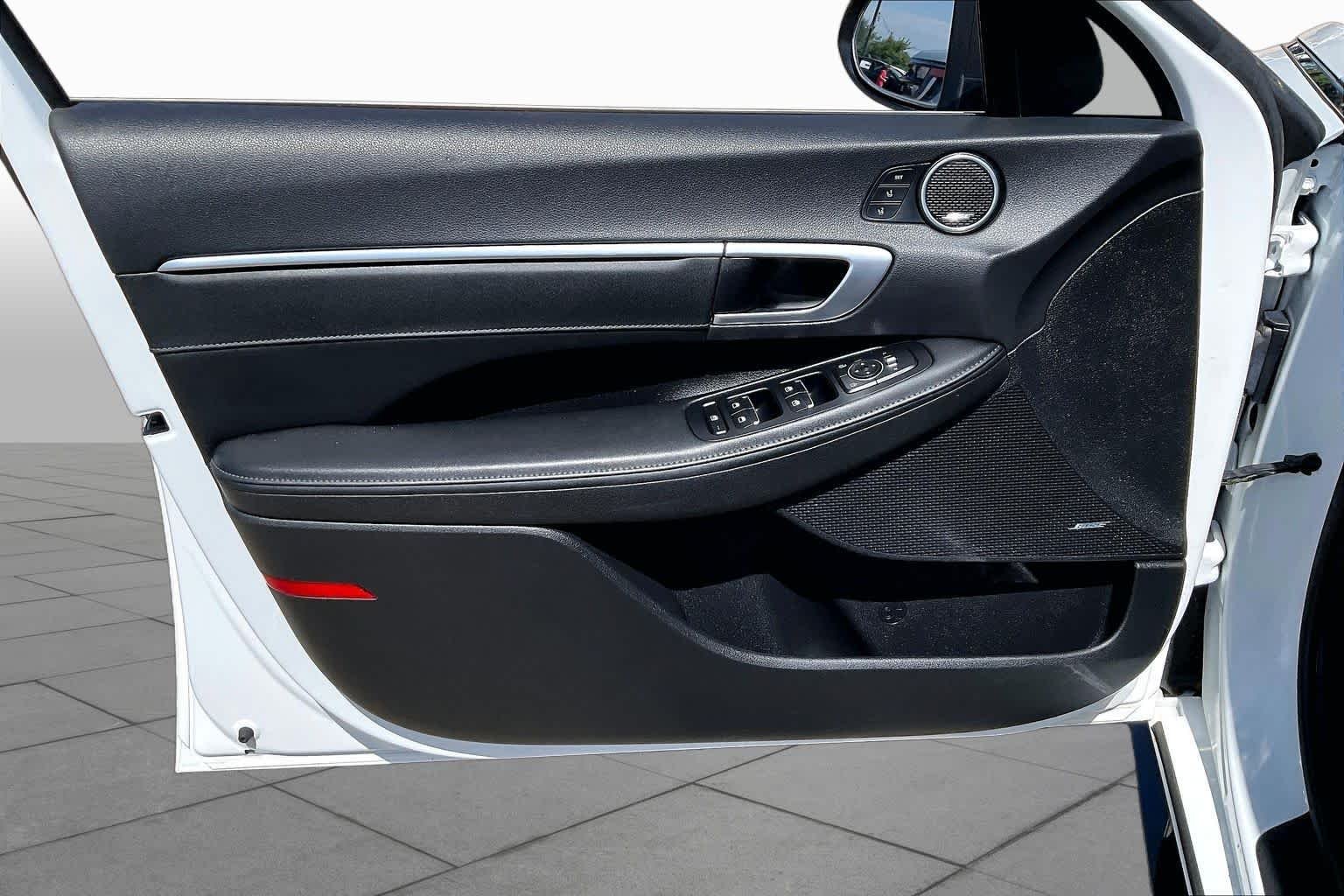 Used 2021 Quartz White Hyundai Limited image 22