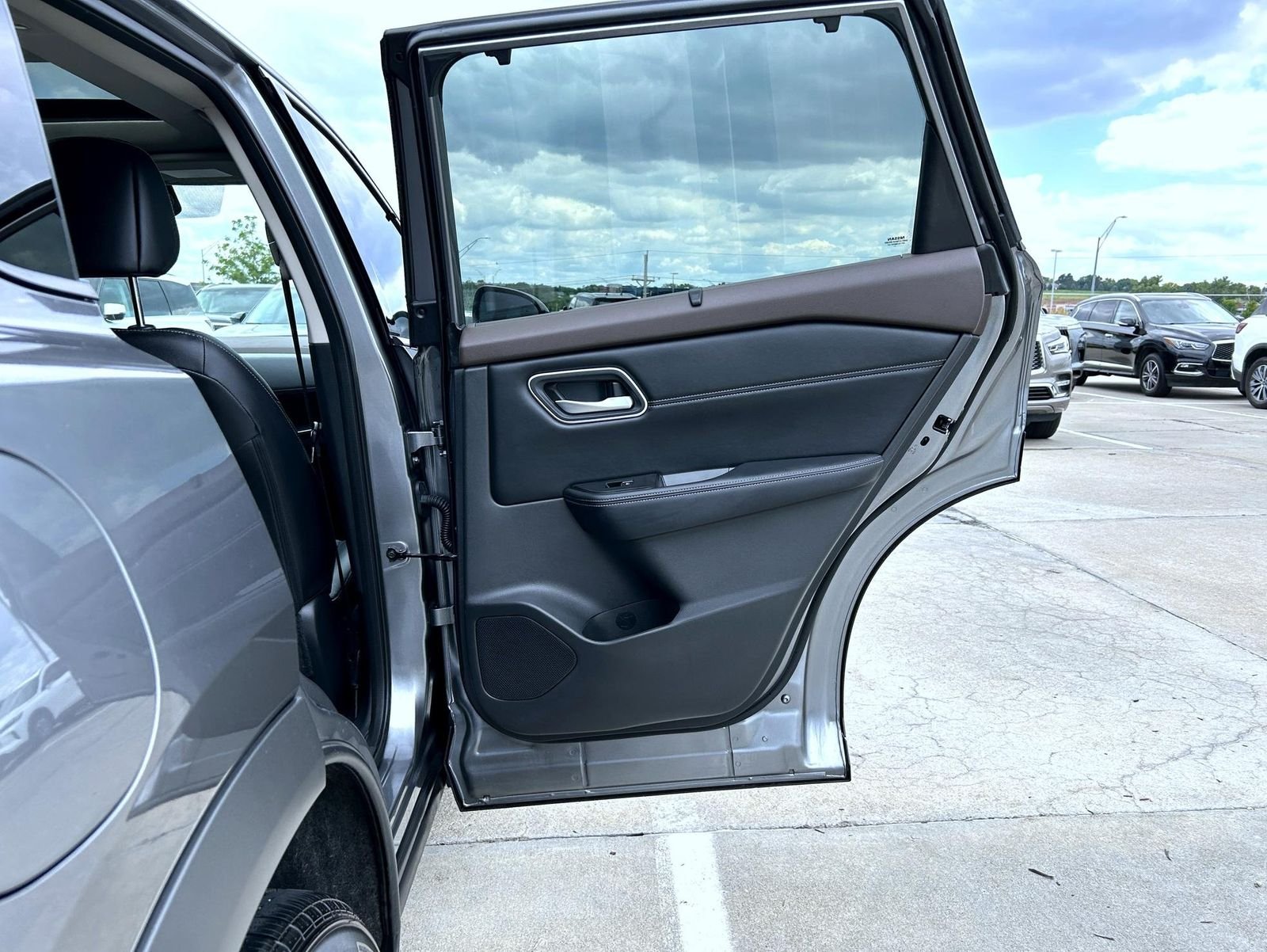 Used 2021 Gray Nissan SL image 17