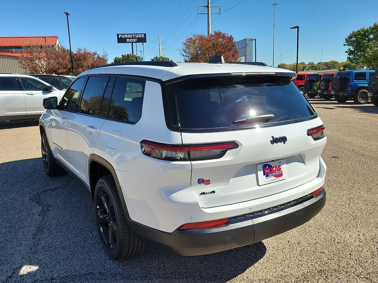 New 2025 PW7 Bright Whit Jeep L ALTITUDE 4X4 image 3