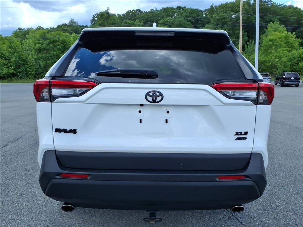 Used 2022  Toyota XLE image 4