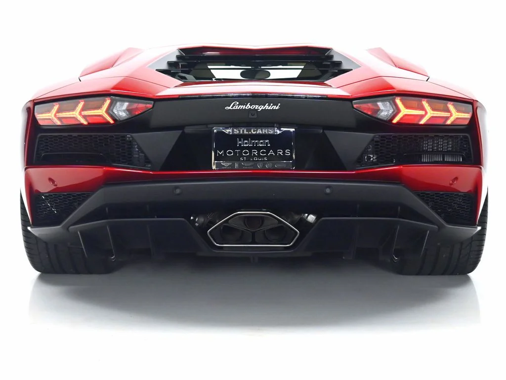 Used 2018 Maroon Lamborghini  image 39