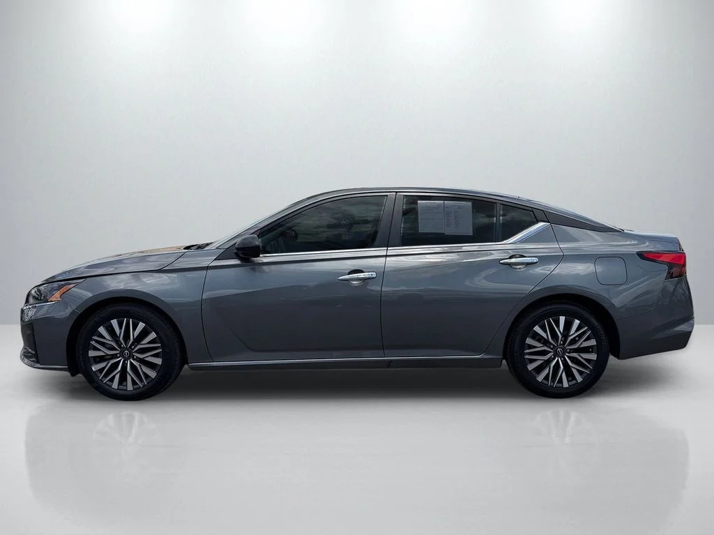 2025 Nissan Altima SV - Photo 8