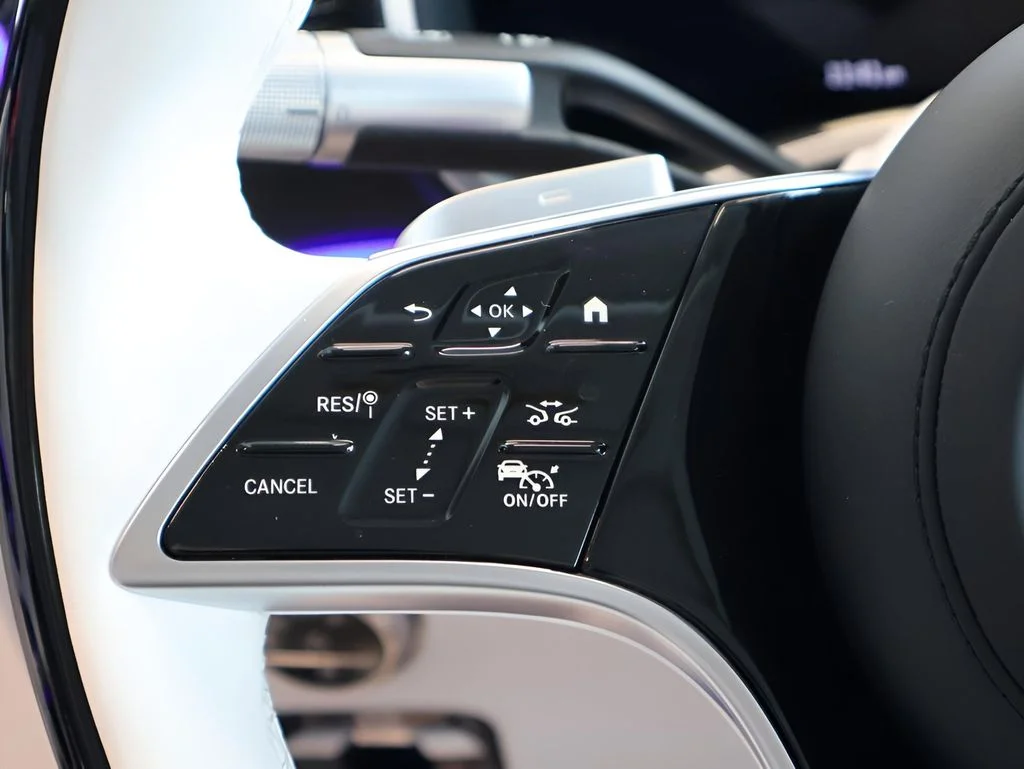 New 2026 MANUFAKTUR moonlight white magno (White Ambiance) Mercedes-Benz Maybach SL 680 image 40