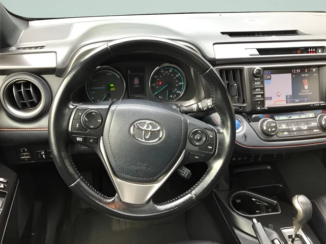 Used 2018 White Toyota SE image 13