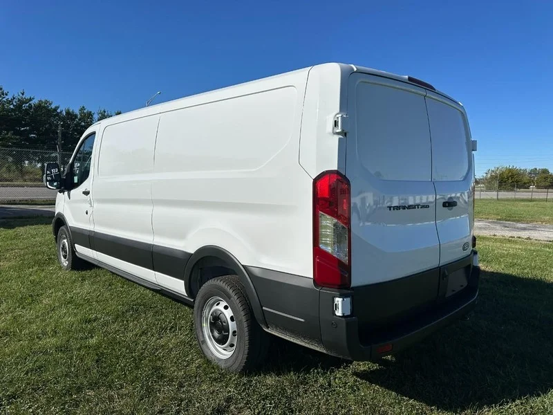 New 2026 Oxford White Ford T-250 148 in Low Rf 9150 GVWR RWD image 3