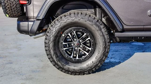 New 2026 Granite Crystal Metallic Clear-Coat Exterior Paint Jeep Rubicon X image 14