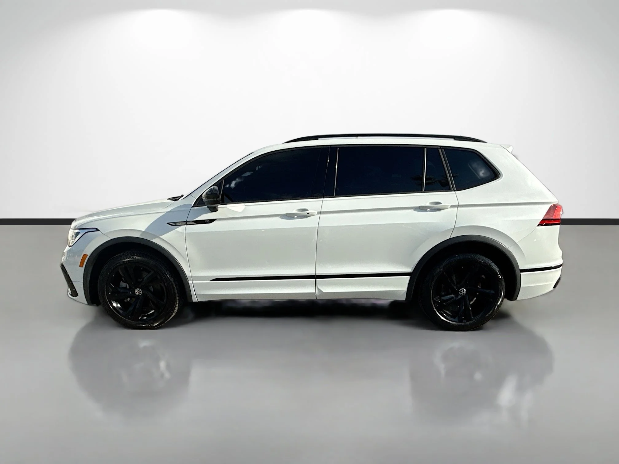 Used 2023 Opal White Pearl Volkswagen SE R-Line Black image 6