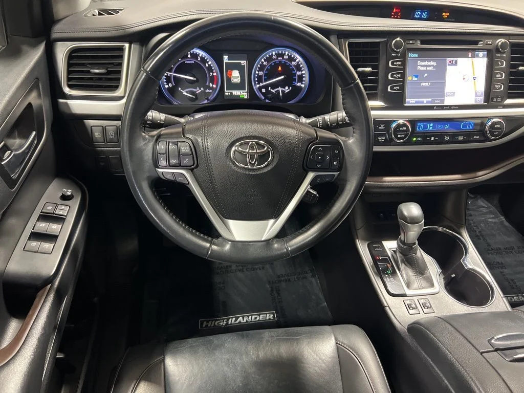 Used 2019 Gray Toyota XLE image 15