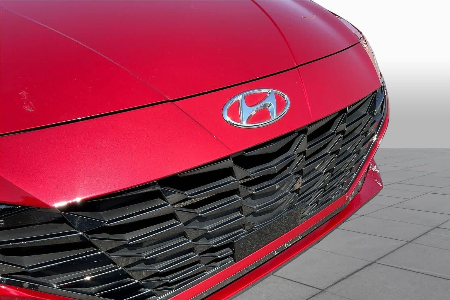Used 2022 Scarlet Red Pearl Hyundai Limited image 58