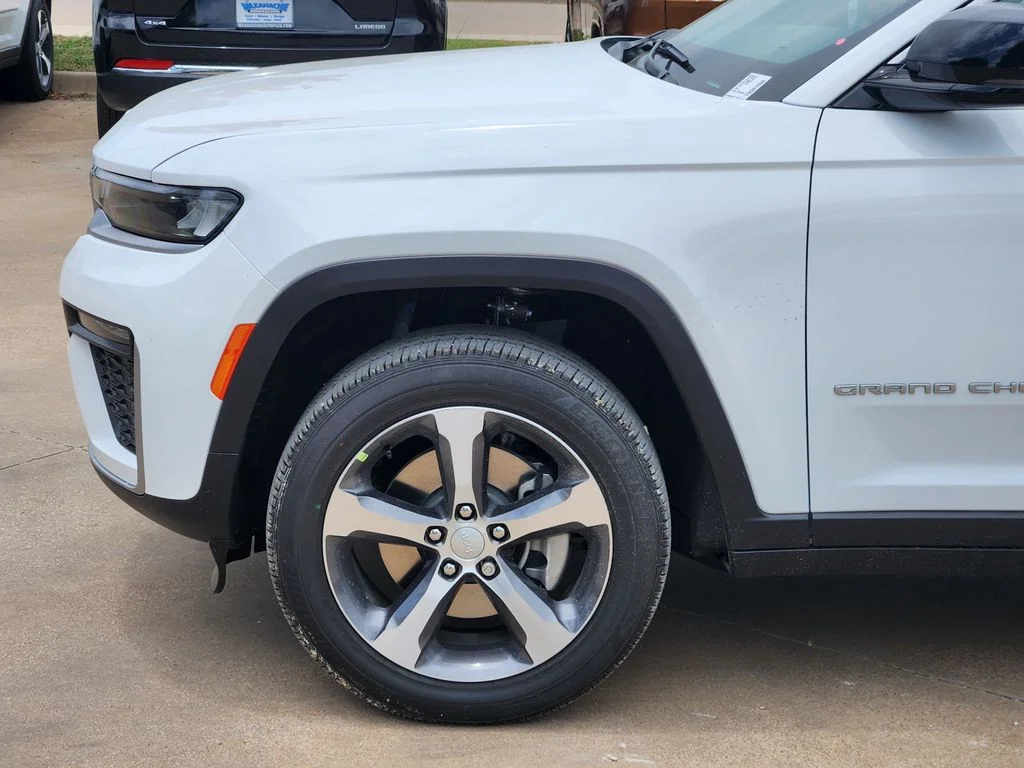 New 2026 Bright White Clear-Coat Exterior Paint Jeep Limited image 6