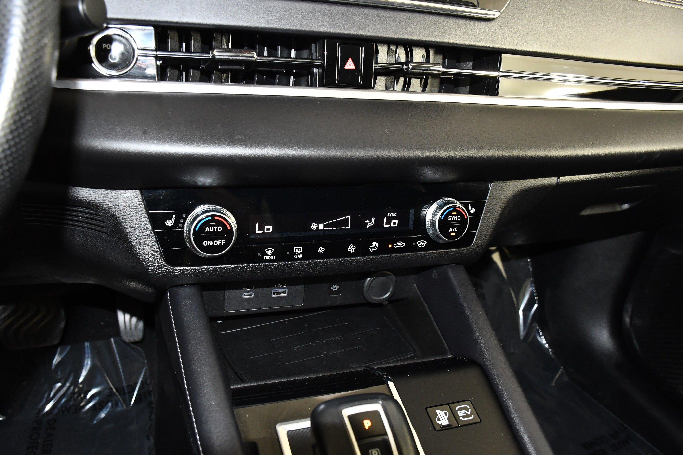 Certified Used 2024 Black Diamond Mitsubishi SE image 28