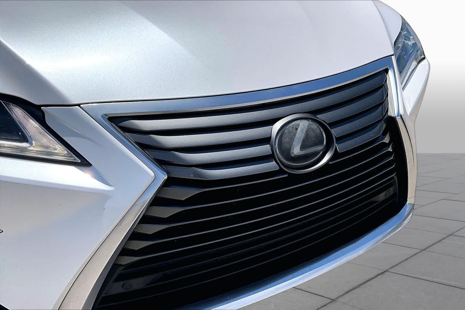 Used 2019 Eminent White Pearl Lexus  image 28