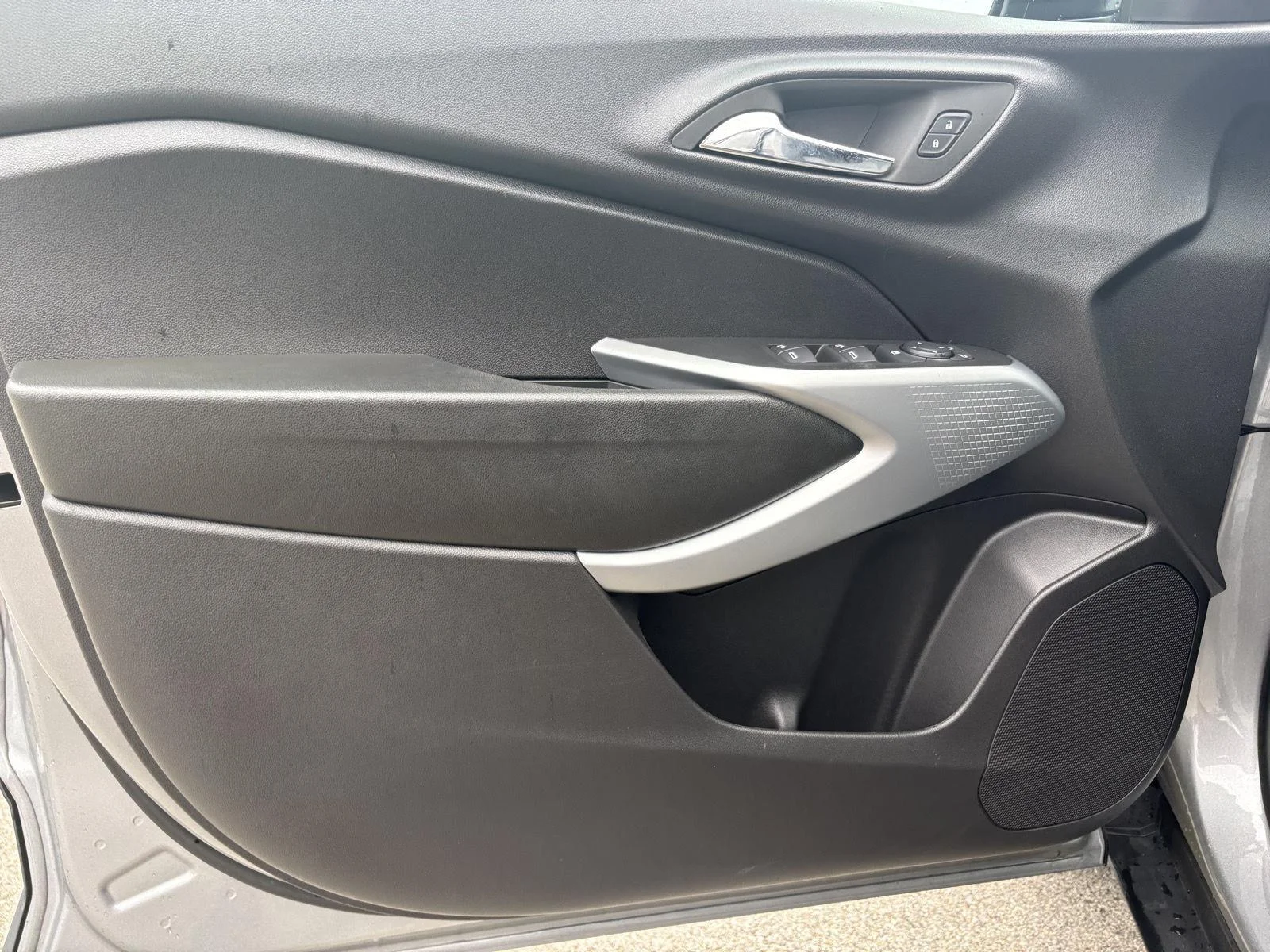 Used 2025 Sterling Gray Metallic Chevrolet 1RS image 27