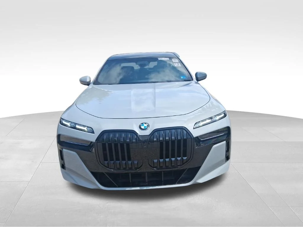 Used 2023 Gray BMW 760i xDrive image 2