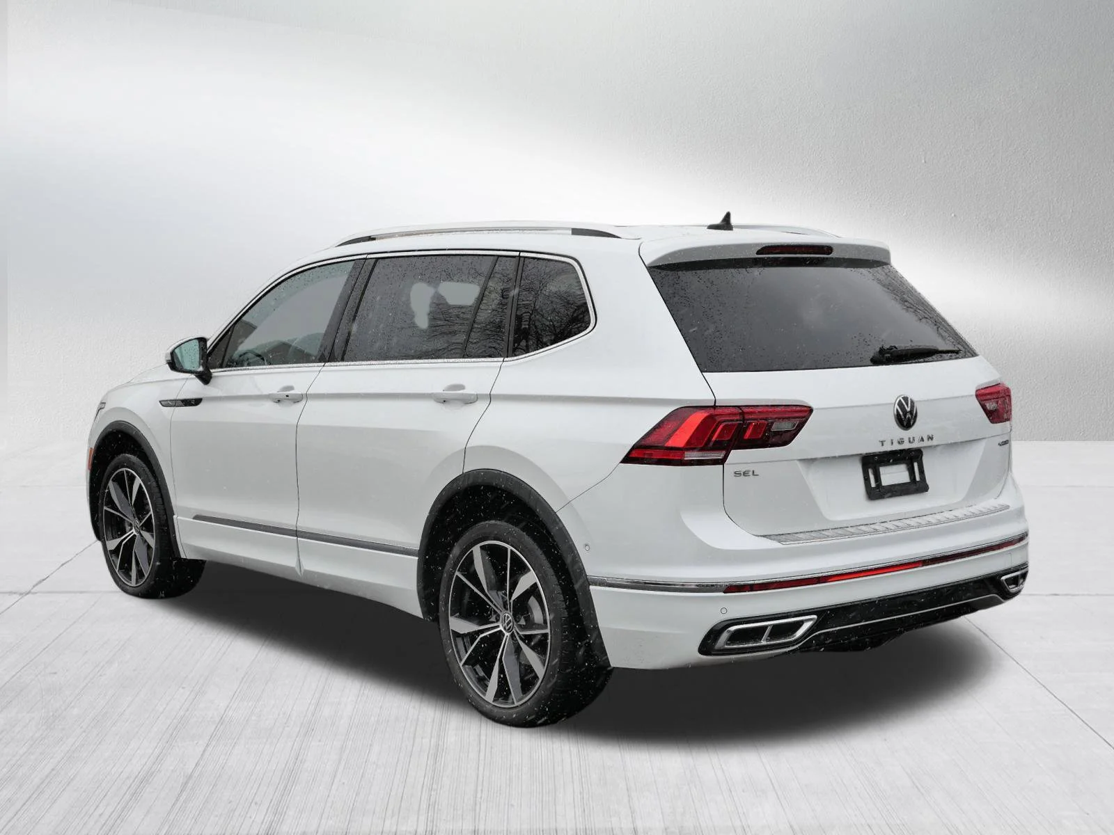 Used 2022 Oryx White Pearl Volkswagen SEL R-Line image 5