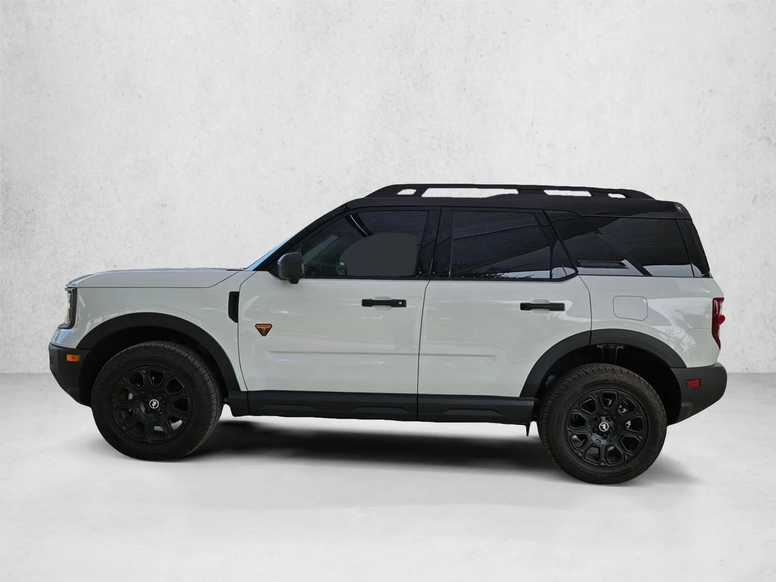 Used 2025 Oxford White Ford Badlands image 8