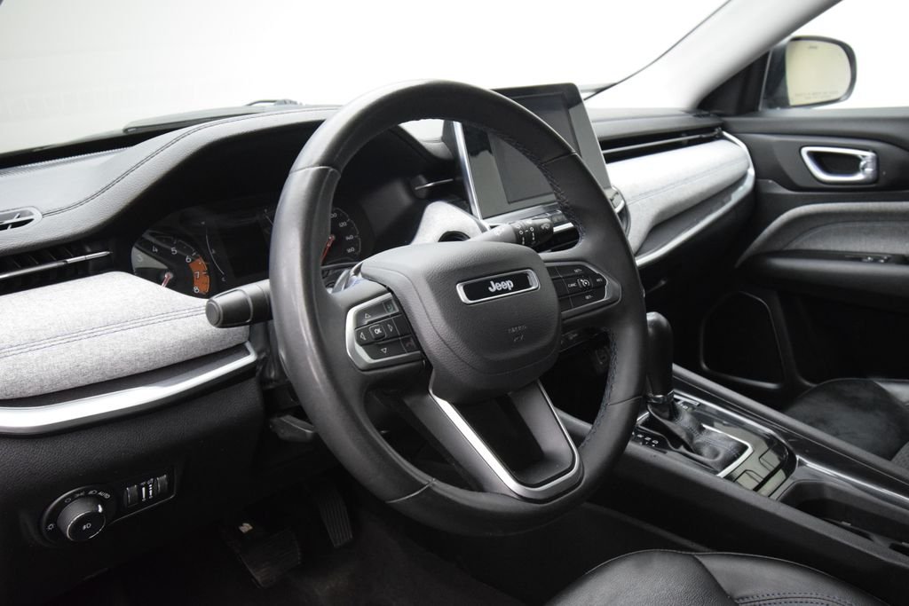Used 2022 Black Jeep Latitude image 10