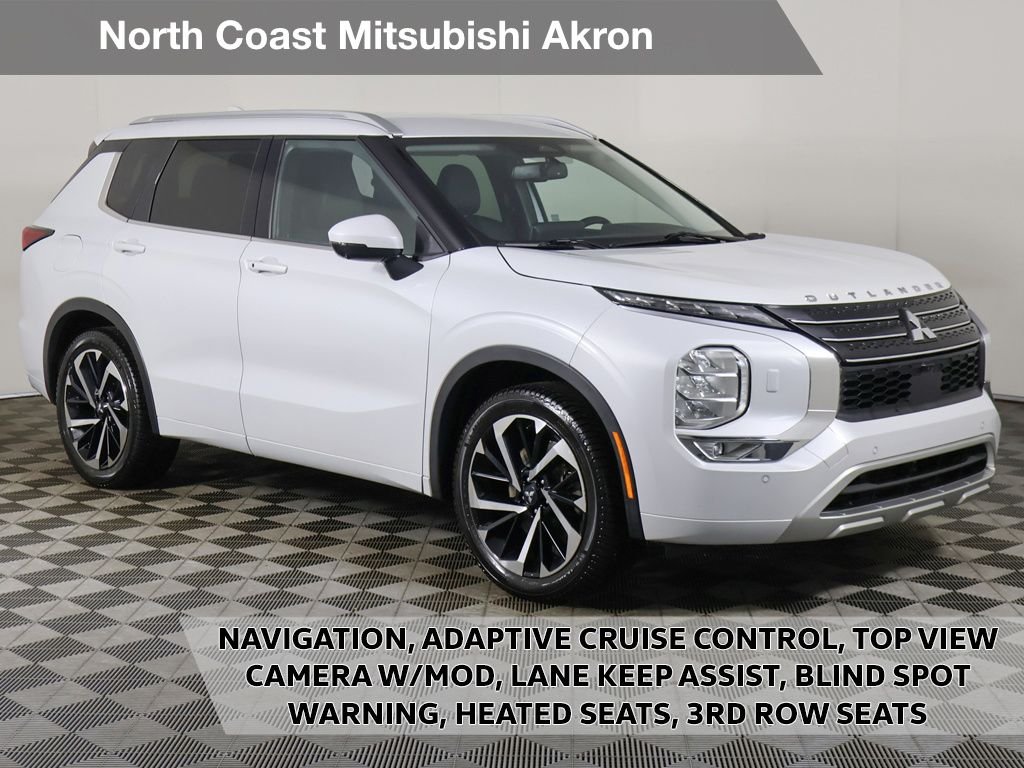 Used 2022 White Mitsubishi SEL image 1