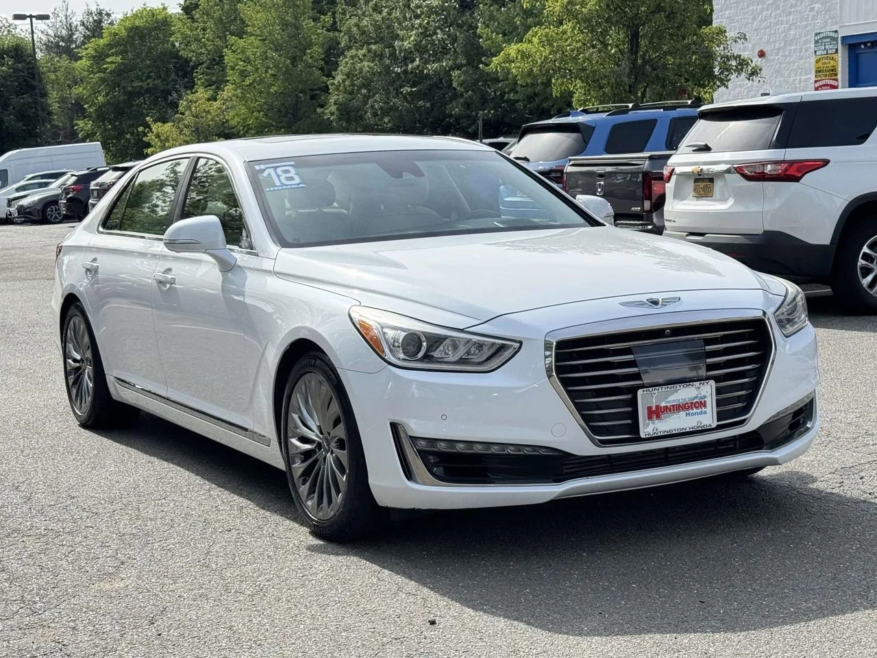 Used 2018 Casablanca White Genesis 3.3T Premium image 1