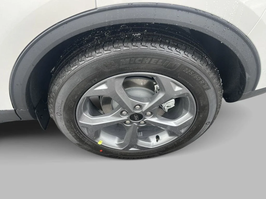 New 2026 Star White Metallic Tri-coat Ford ST-Line image 6