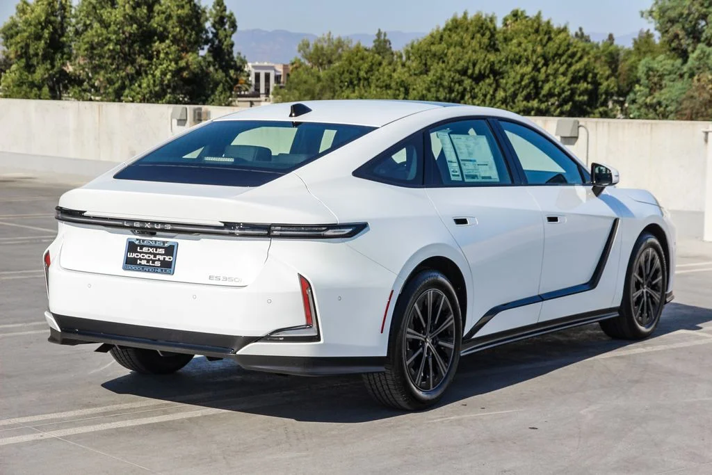 New 2026 Ultra White Lexus ES 350h PREMIUM+ image 4
