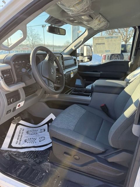 New 2026 Oxford White Ford F-550® XLT image 22