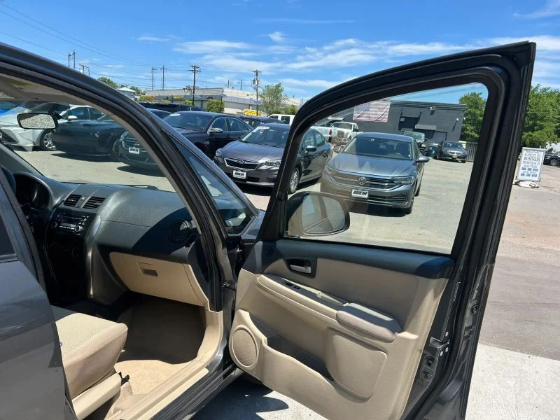 Used 2012 Gray Suzuki LE Sedan 4D image 18