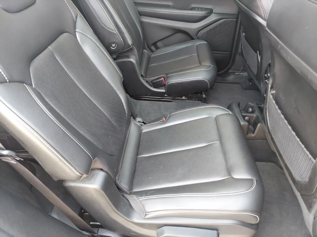 Used 2023 Gray Jeep Limited image 41