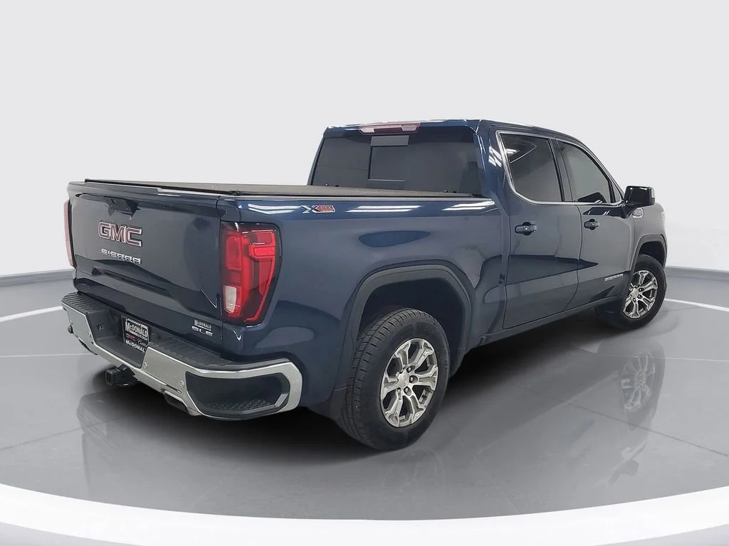 Used 2020 PACIFIC BLUE METALLIC GMC SLE image 3