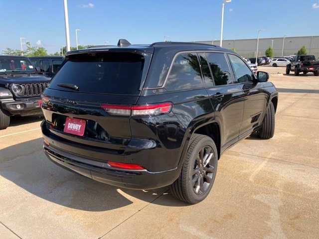 New 2026 Diamond Black Crystal Pearl-Coat Exterior Paint Jeep Limited Reserve image 5