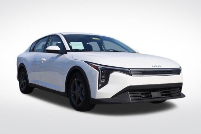 2025 Kia K4 LXS AT's photo