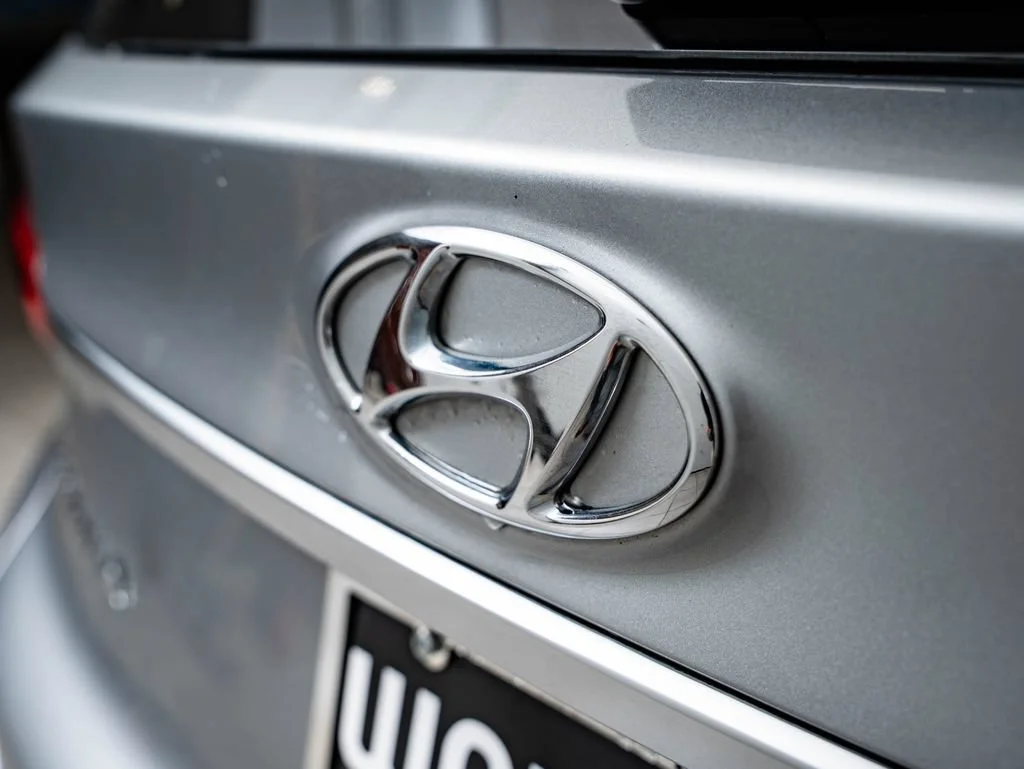 Used 2020 Shimmering Silver Pearl Hyundai SEL image 18