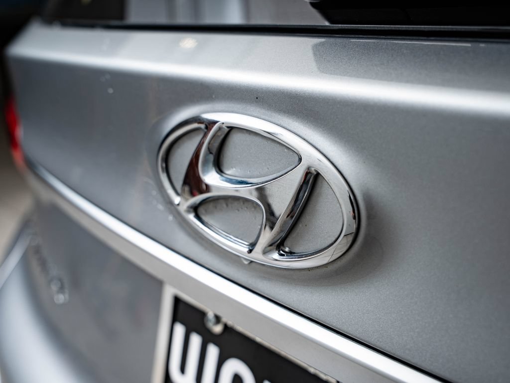 Used 2020 Shimmering Silver Pearl Hyundai SEL image 18