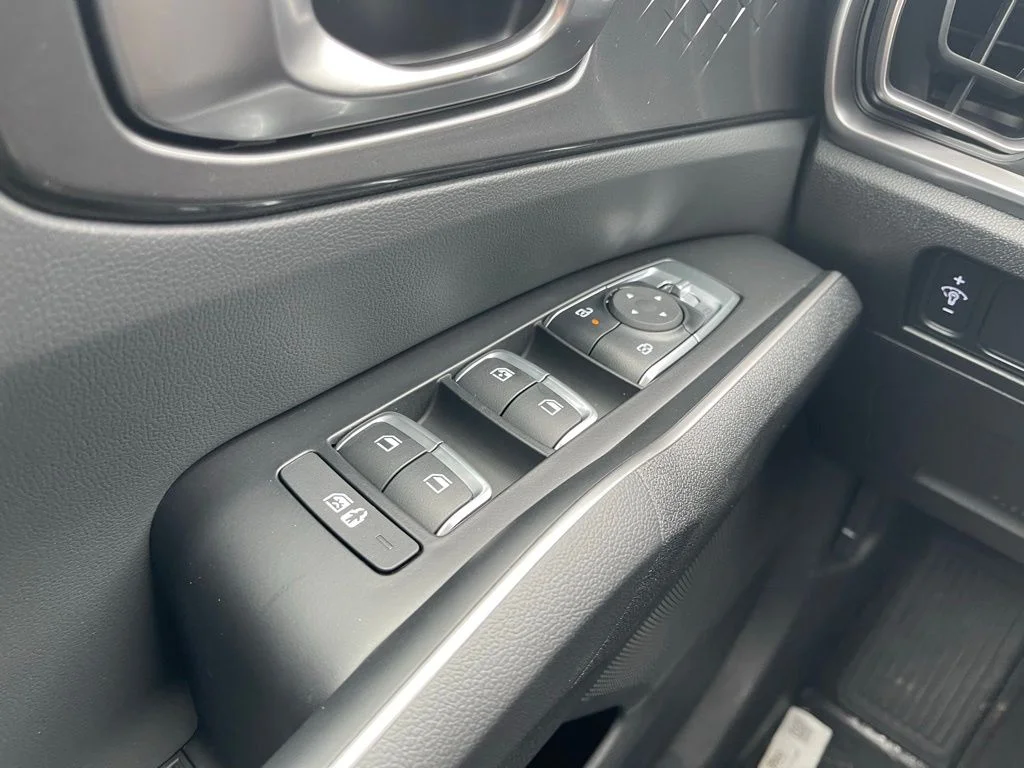 New 2026 White Kia S image 22