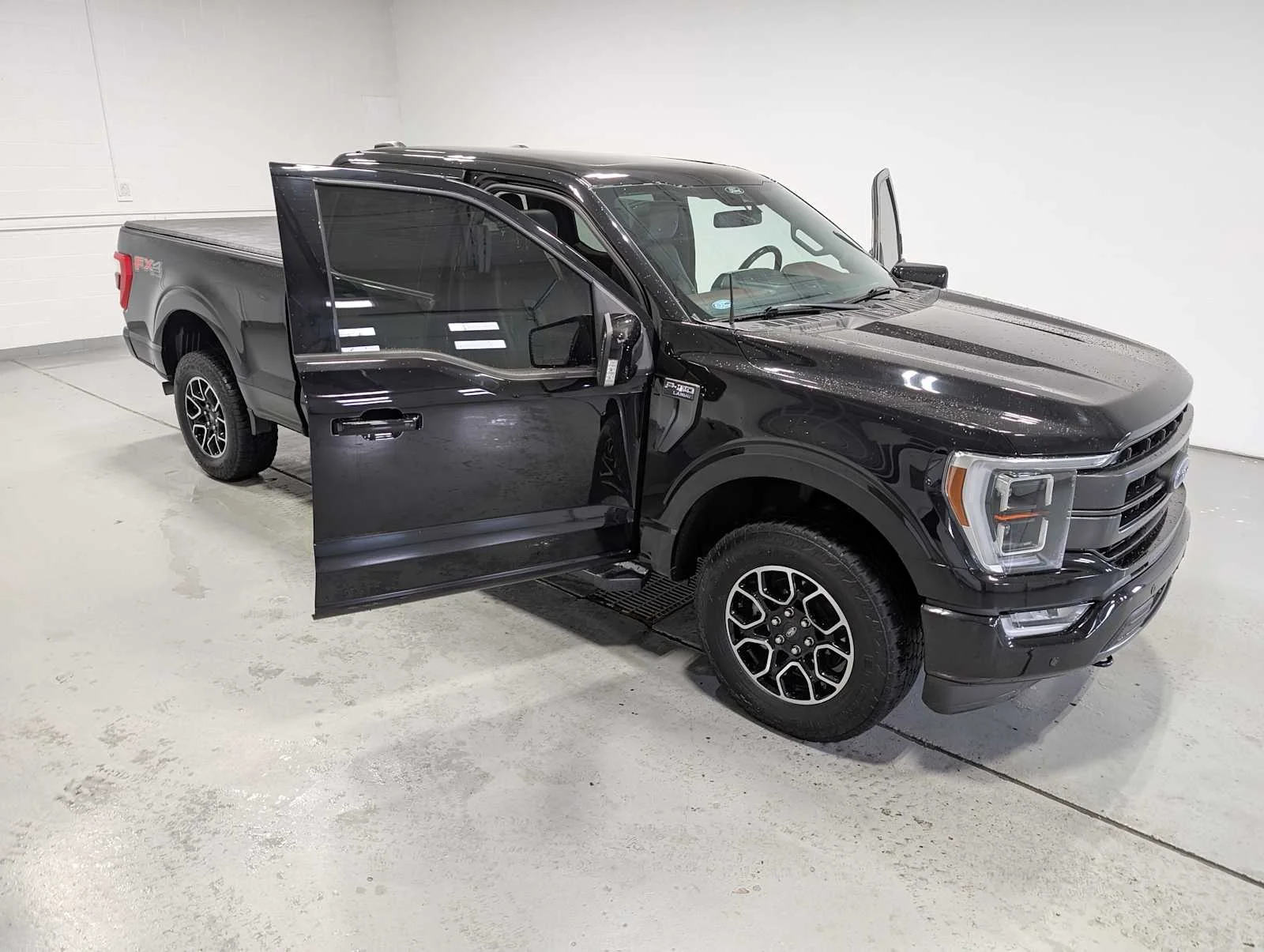 Used 2022 Agate Black Ford LARIAT image 16